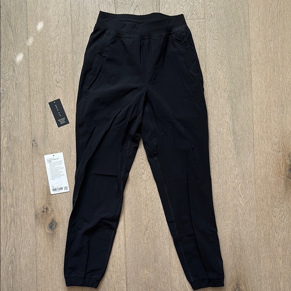 EUC adapted state high rise jogger black size XS asia fit lululemon